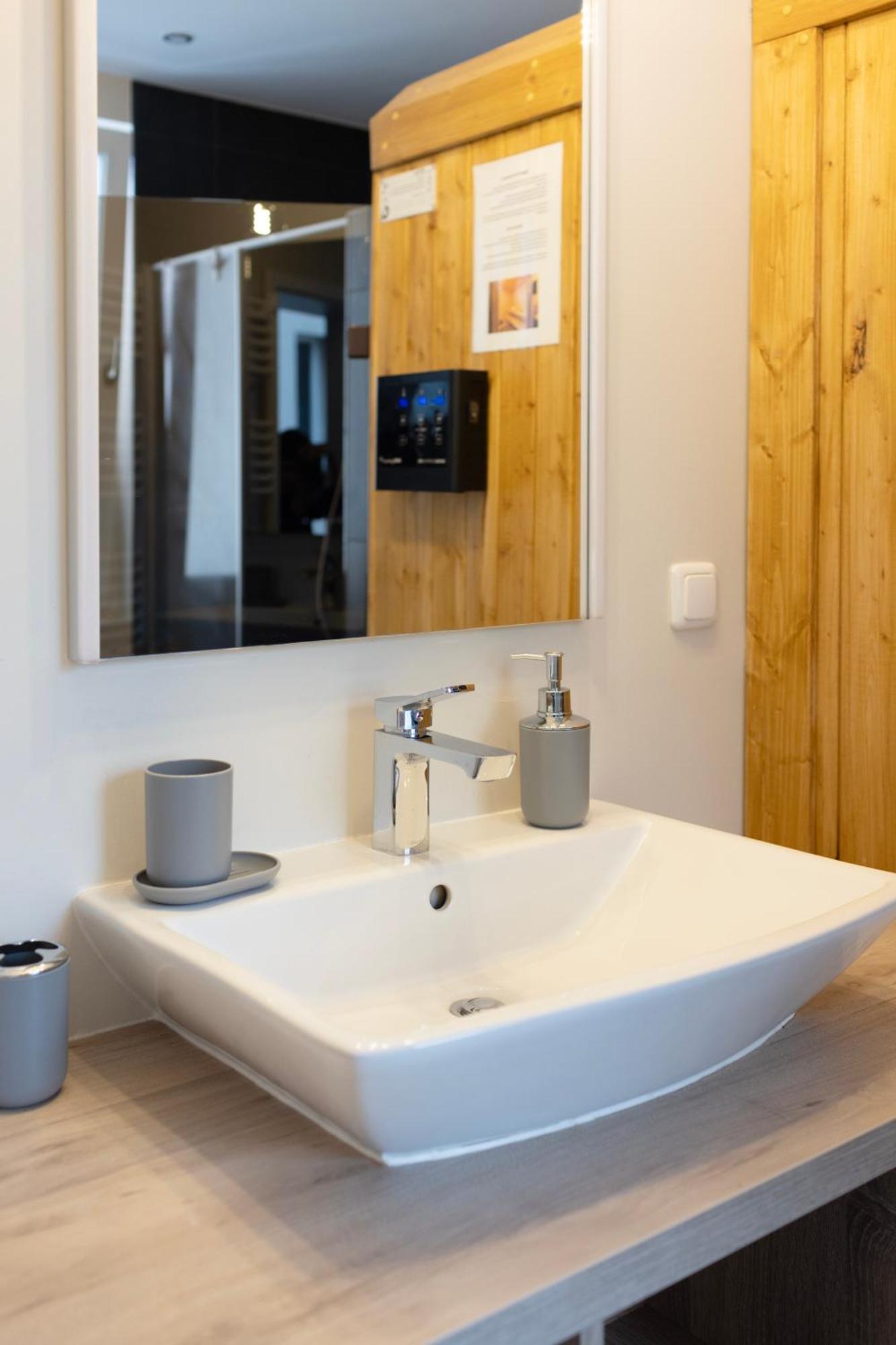 Huge With Sauna And Free Parking *