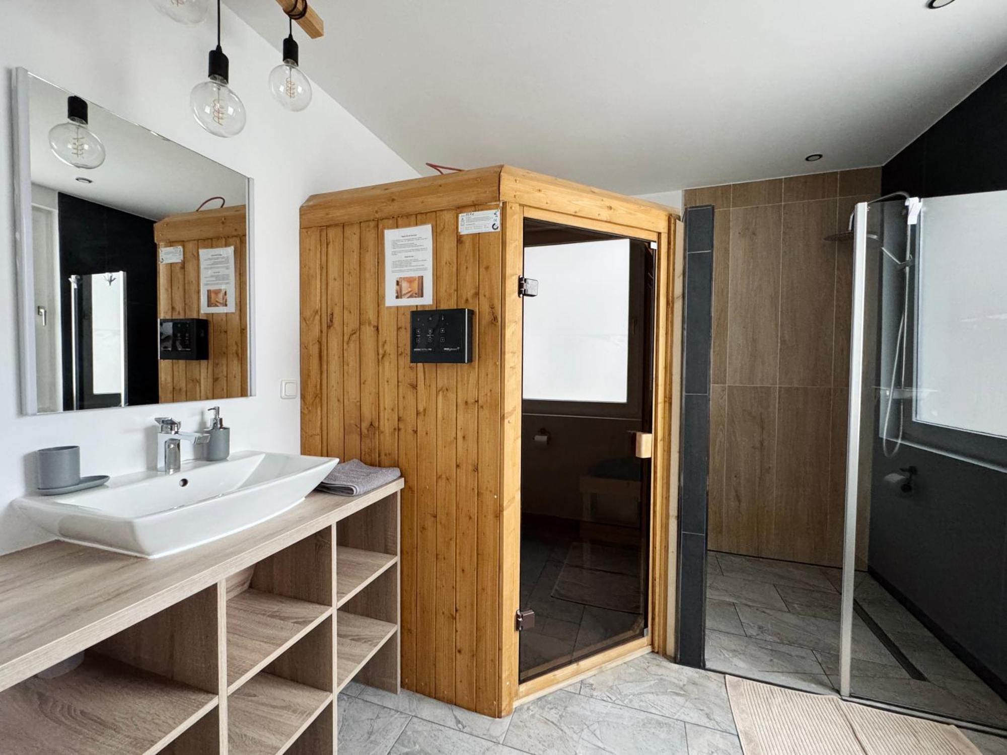 Huge With Sauna And Free Parking * Duisburg