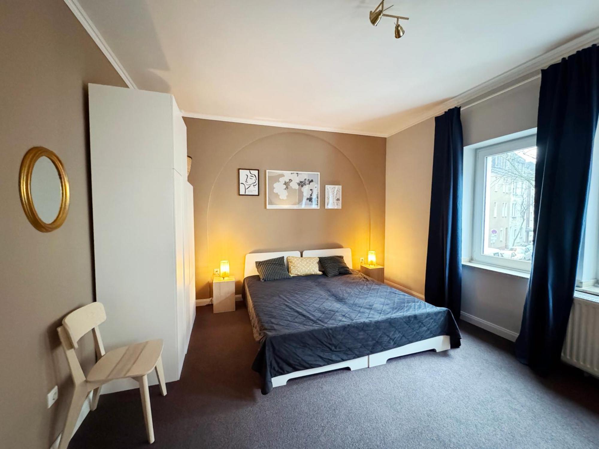 Huge With Sauna And Free Parking